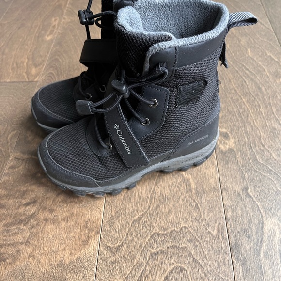 Snow Boots perfect conditions. - Picture 3 of 5